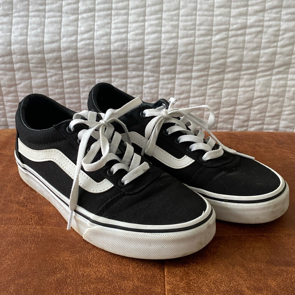 Vans Black and White low top sneakers (size US women’s 7)